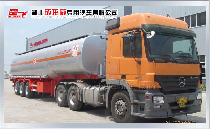 12.4米奔馳運(yùn)油半掛車