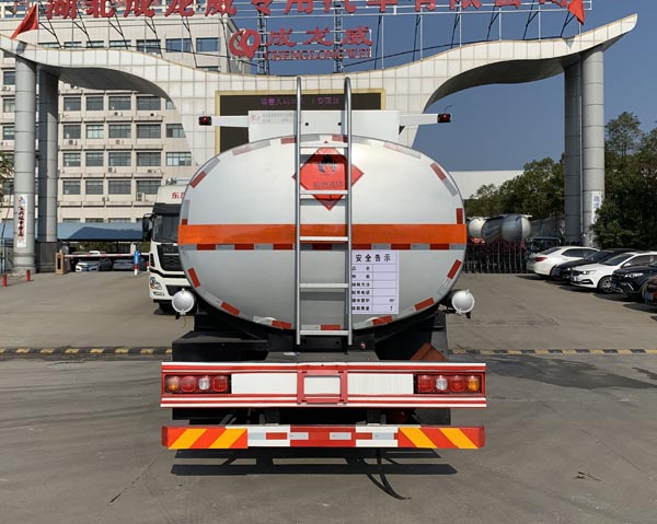 楚飛牌CLQ5320GYY6SX型運(yùn)油車(chē)