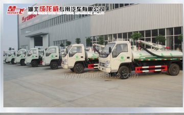 大批量福田時代吸糞車順利下線等待客戶驗收