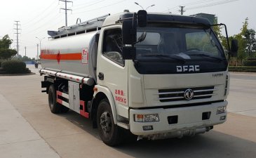 湖北成龍威公司獎勵油罐車優(yōu)秀銷售經(jīng)理峨眉山一游