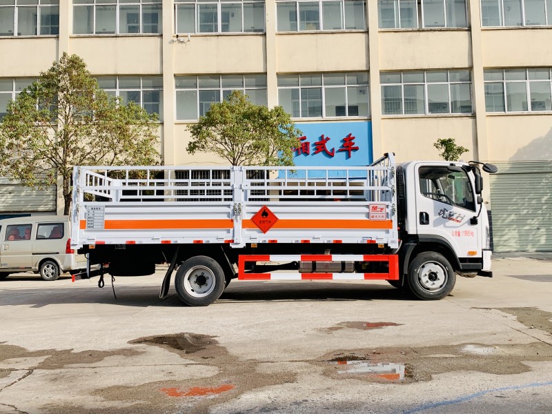解放5.3米氣瓶運(yùn)輸車