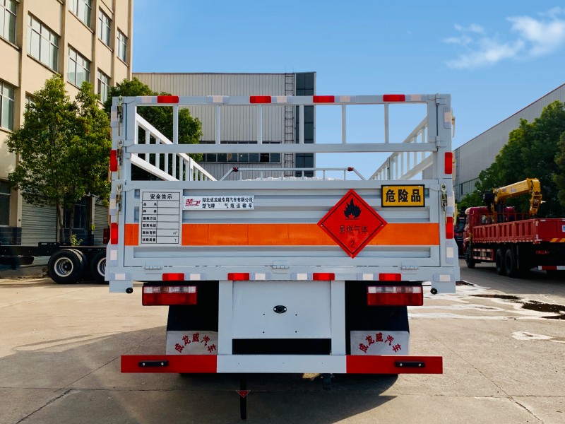 解放5.3米氣瓶運(yùn)輸車